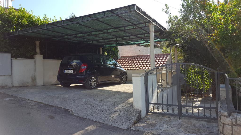 Apartments Ilicic Supetar Exterior photo